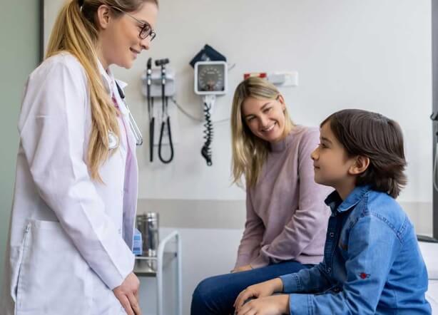 理学療法は脊柱側湾症に有効か？脊柱側湾症管理における理学療法の利点と効果の評価