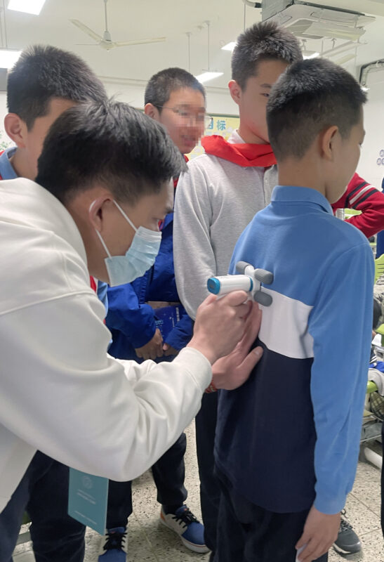 Pruebas de escoliosis en las escuelas
