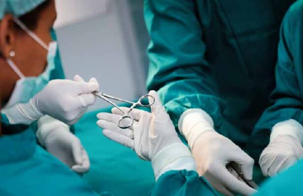 側湾症手術のリスク脊柱側湾症手術に伴う潜在的リスクと合併症の理解