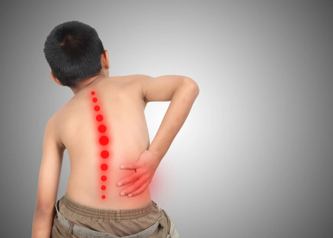 Infographic on chiropractic scoliosis adjustment: exploring the benefits and risks of chiropractic care for scoliosis patients.
