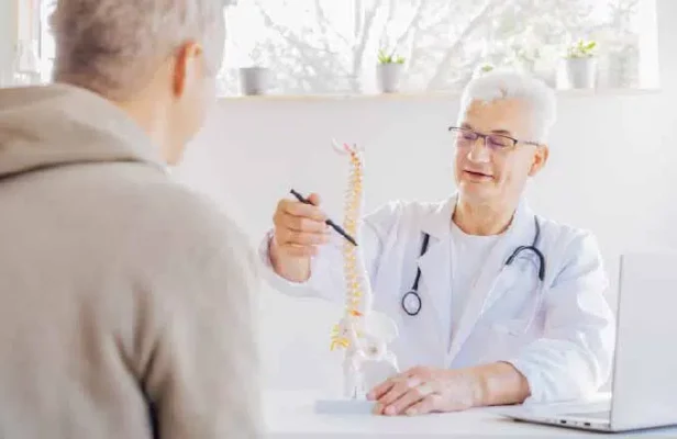 脊柱側湾症に伴う神経症状の可能性